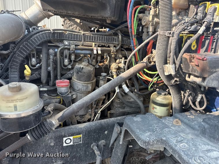 image for item ED4411 2013 Peterbilt 579 semi truck