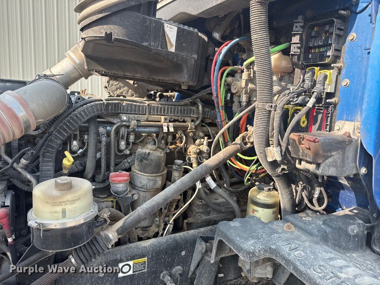 image for item ED4411 2013 Peterbilt 579 semi truck