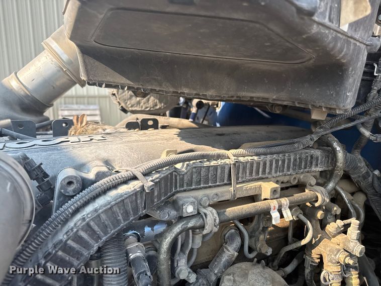 image for item ED4411 2013 Peterbilt 579 semi truck