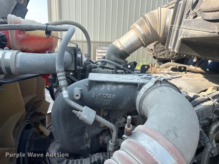 image for item ED4411 2013 Peterbilt 579 semi truck