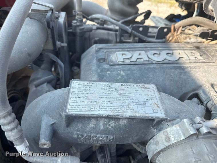 image for item ED4411 2013 Peterbilt 579 semi truck