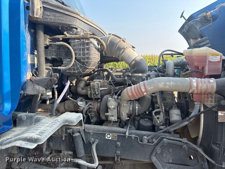 image for item ED4411 2013 Peterbilt 579 semi truck