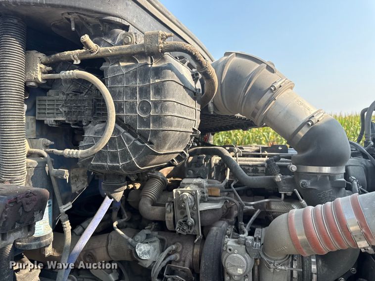 image for item ED4411 2013 Peterbilt 579 semi truck