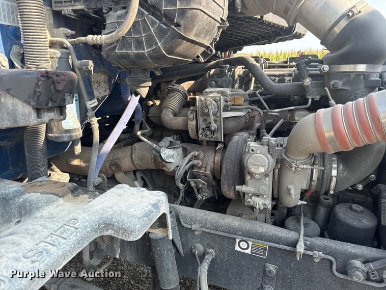 image for item ED4411 2013 Peterbilt 579 semi truck