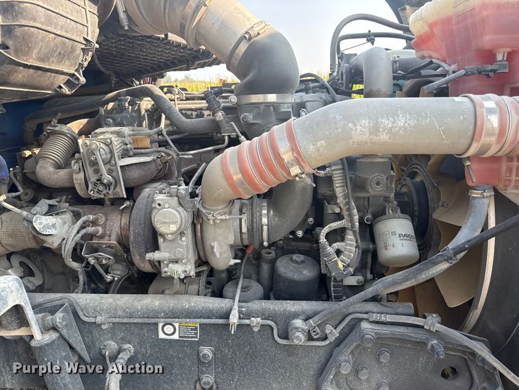 image for item ED4411 2013 Peterbilt 579 semi truck