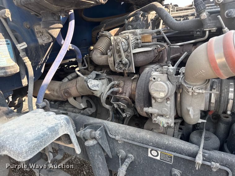 image for item ED4411 2013 Peterbilt 579 semi truck