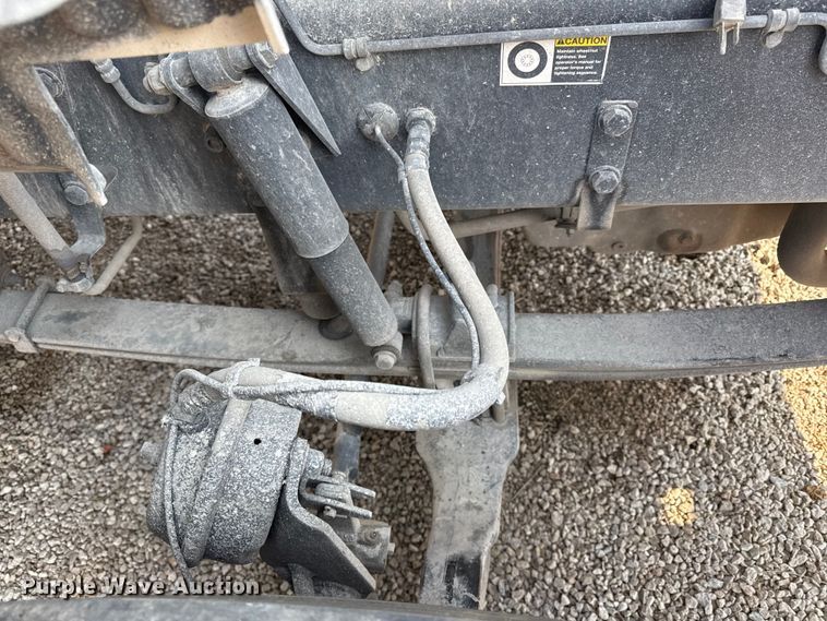 image for item ED4411 2013 Peterbilt 579 semi truck