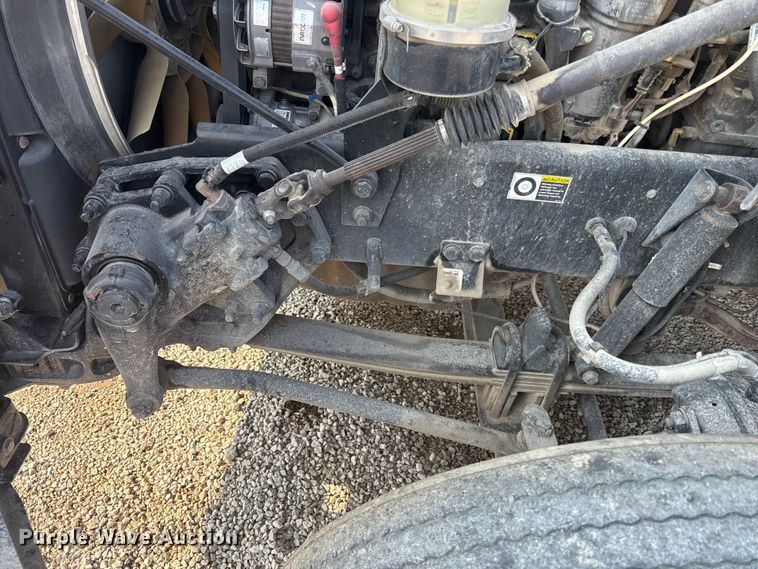 image for item ED4411 2013 Peterbilt 579 semi truck