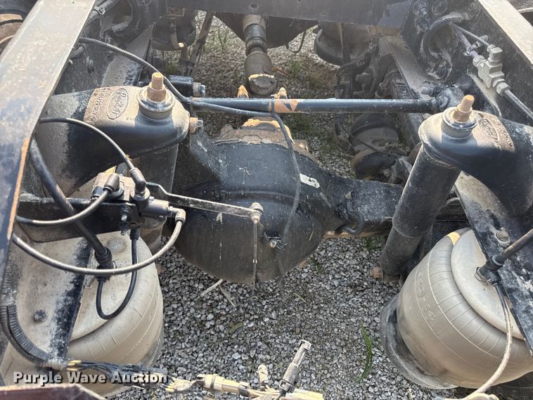 image for item ED4411 2013 Peterbilt 579 semi truck