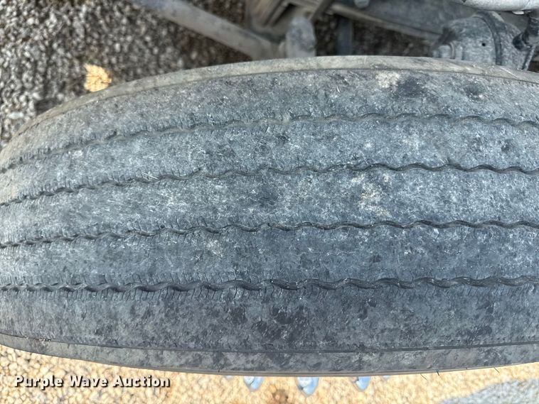 image for item ED4411 2013 Peterbilt 579 semi truck