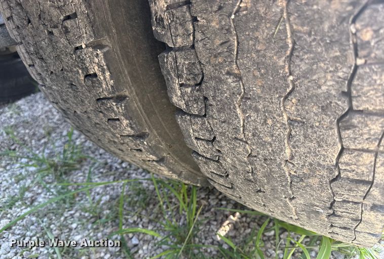 image for item ED4411 2013 Peterbilt 579 semi truck