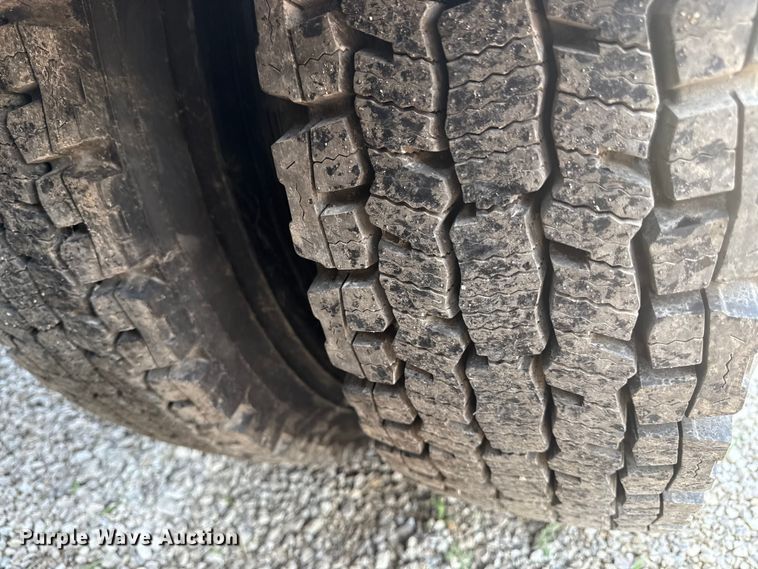 image for item ED4411 2013 Peterbilt 579 semi truck