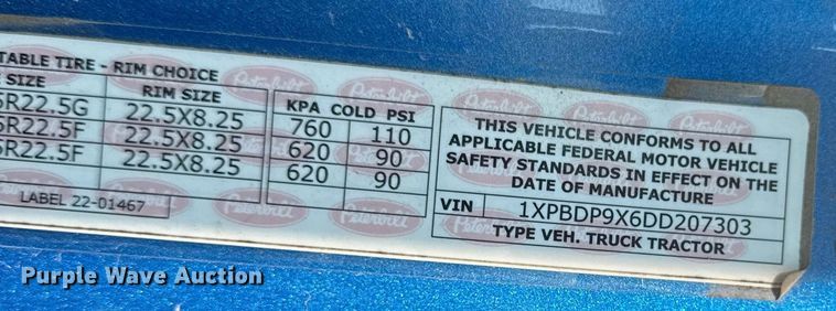 image for item ED4411 2013 Peterbilt 579 semi truck