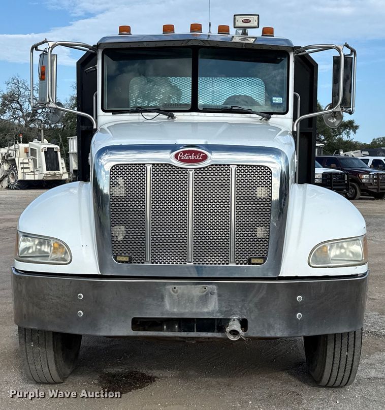 image for item ED5851 2007 Peterbilt 335 flatbed truck