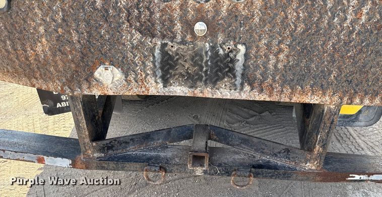 image for item ED5851 2007 Peterbilt 335 flatbed truck