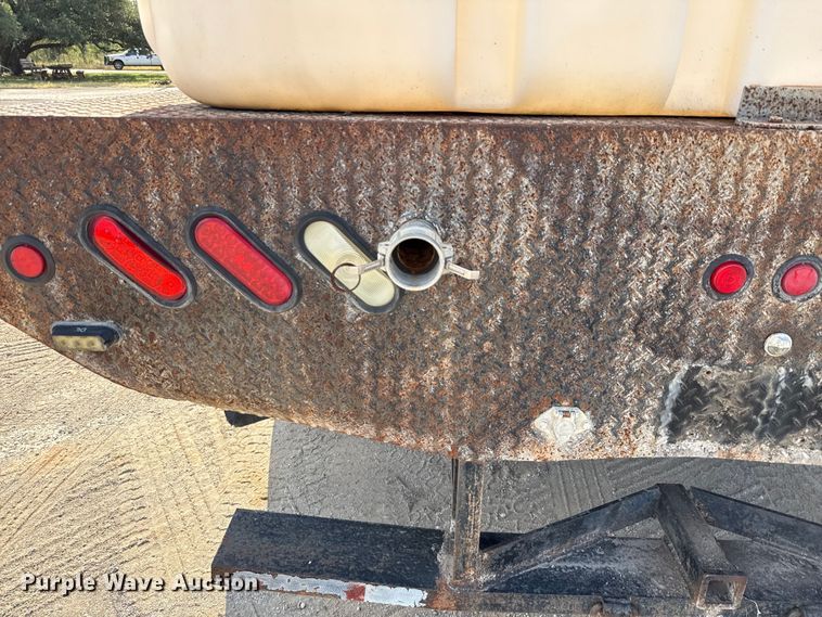 image for item ED5851 2007 Peterbilt 335 flatbed truck