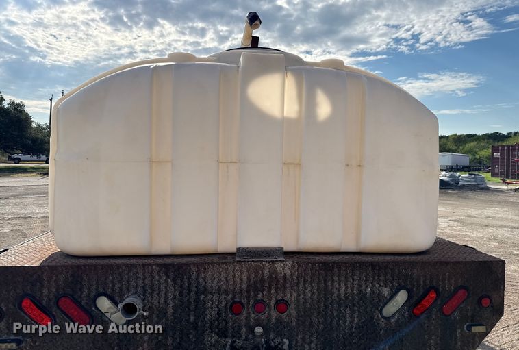 image for item ED5851 2007 Peterbilt 335 flatbed truck