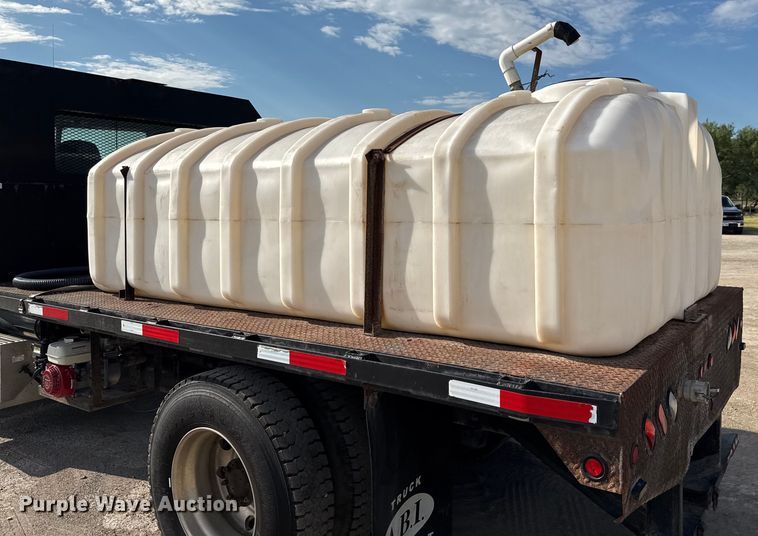 image for item ED5851 2007 Peterbilt 335 flatbed truck