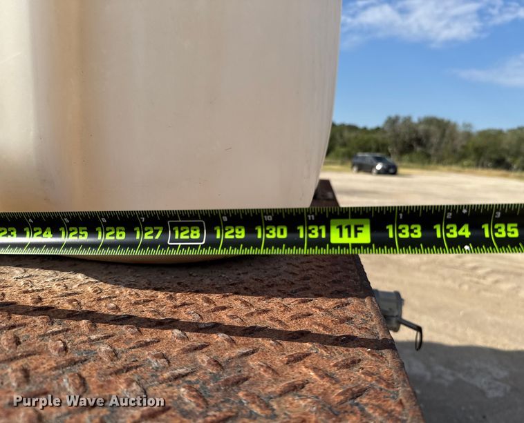 image for item ED5851 2007 Peterbilt 335 flatbed truck