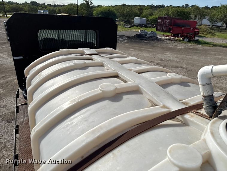 image for item ED5851 2007 Peterbilt 335 flatbed truck