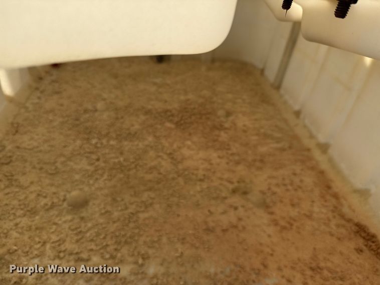 image for item ED5851 2007 Peterbilt 335 flatbed truck