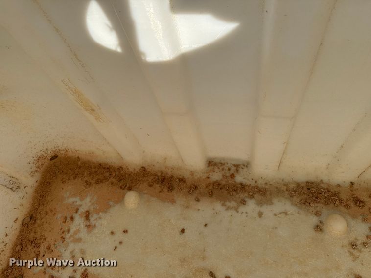 image for item ED5851 2007 Peterbilt 335 flatbed truck