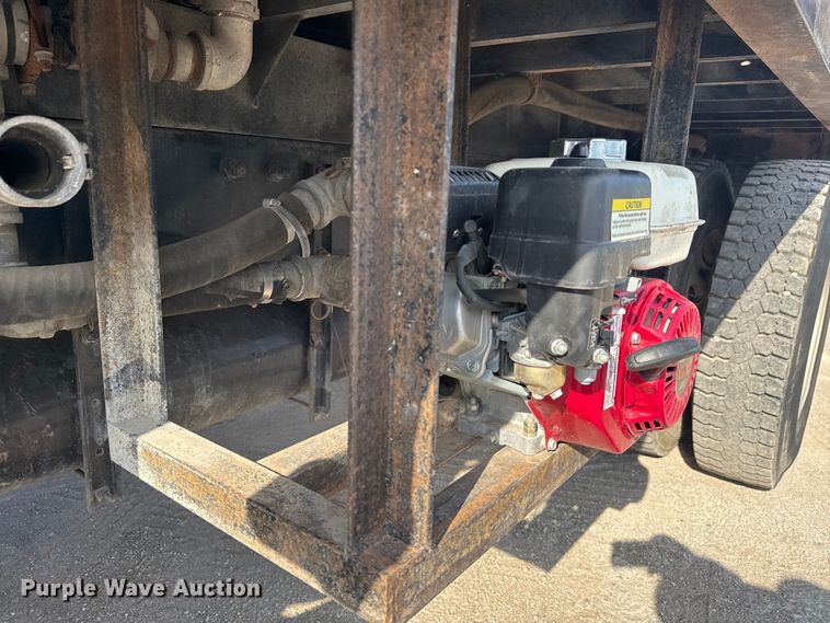 image for item ED5851 2007 Peterbilt 335 flatbed truck