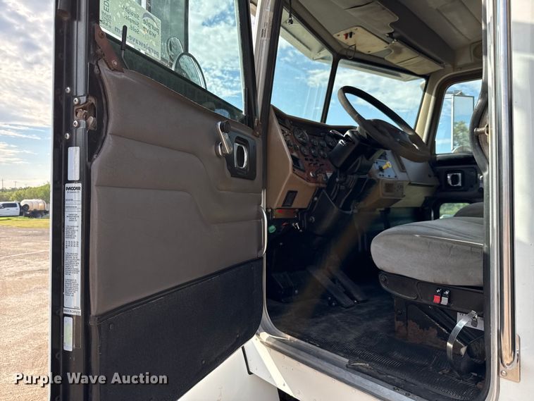 image for item ED5851 2007 Peterbilt 335 flatbed truck