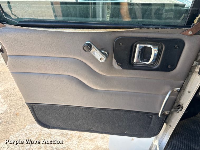 image for item ED5851 2007 Peterbilt 335 flatbed truck