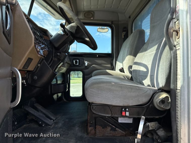 image for item ED5851 2007 Peterbilt 335 flatbed truck