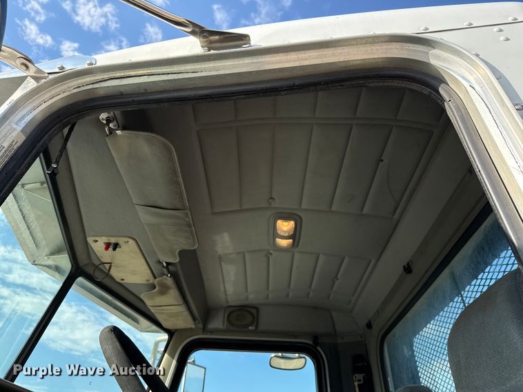 image for item ED5851 2007 Peterbilt 335 flatbed truck