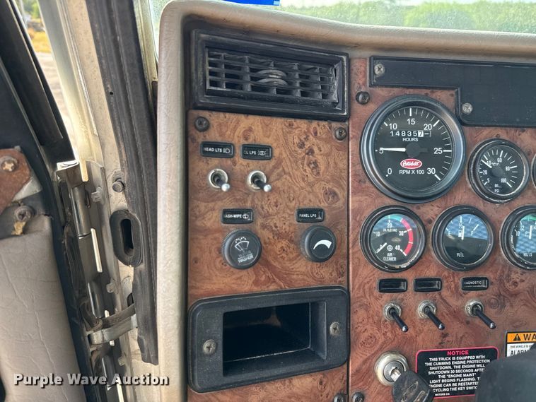 image for item ED5851 2007 Peterbilt 335 flatbed truck