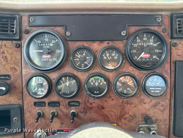 image for item ED5851 2007 Peterbilt 335 flatbed truck