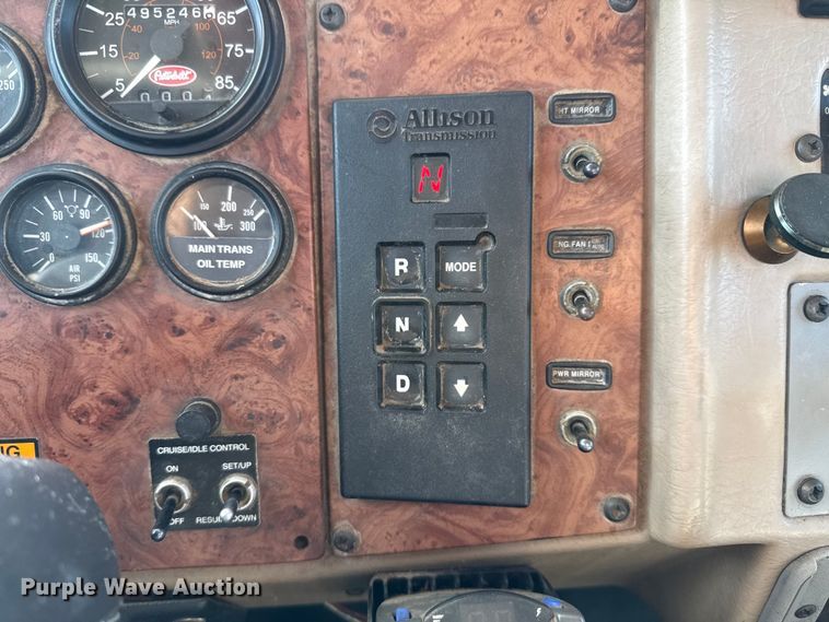 image for item ED5851 2007 Peterbilt 335 flatbed truck