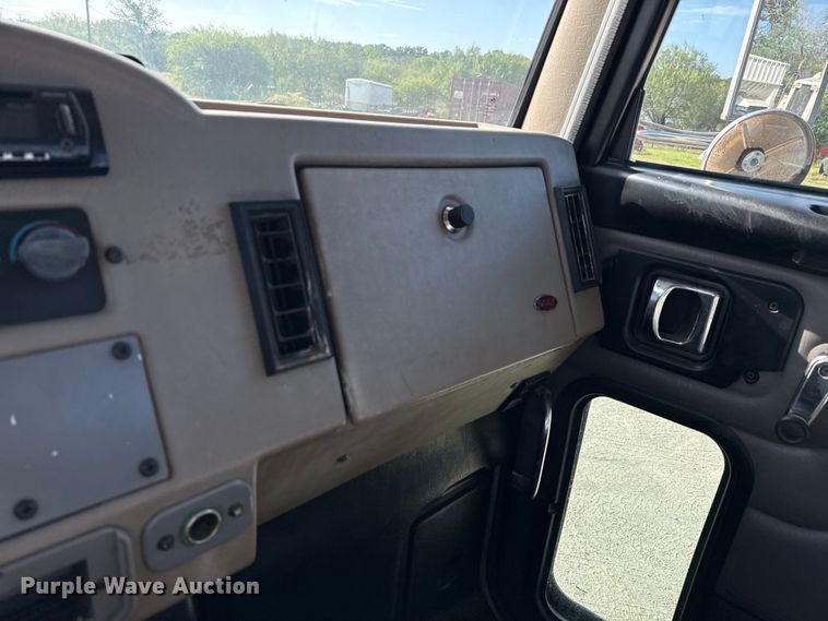 image for item ED5851 2007 Peterbilt 335 flatbed truck