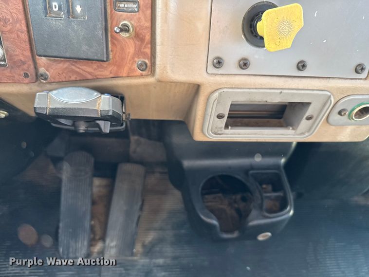 image for item ED5851 2007 Peterbilt 335 flatbed truck