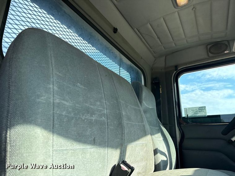 image for item ED5851 2007 Peterbilt 335 flatbed truck