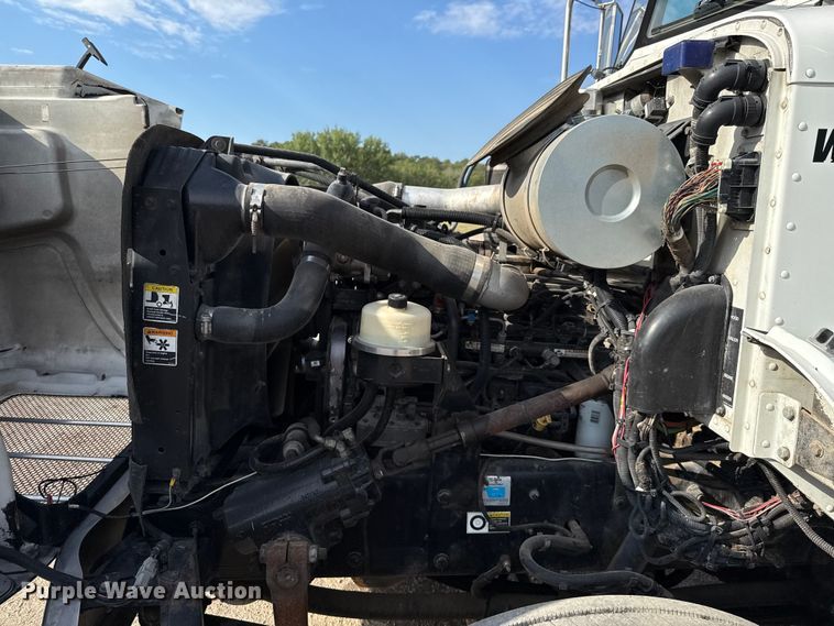 image for item ED5851 2007 Peterbilt 335 flatbed truck