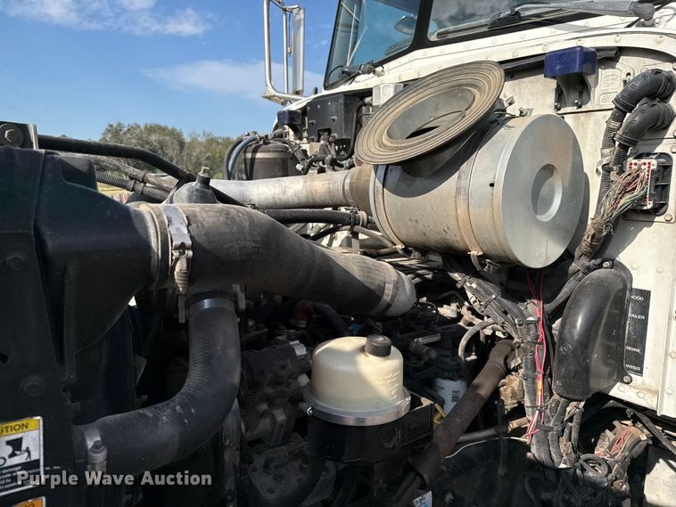 image for item ED5851 2007 Peterbilt 335 flatbed truck