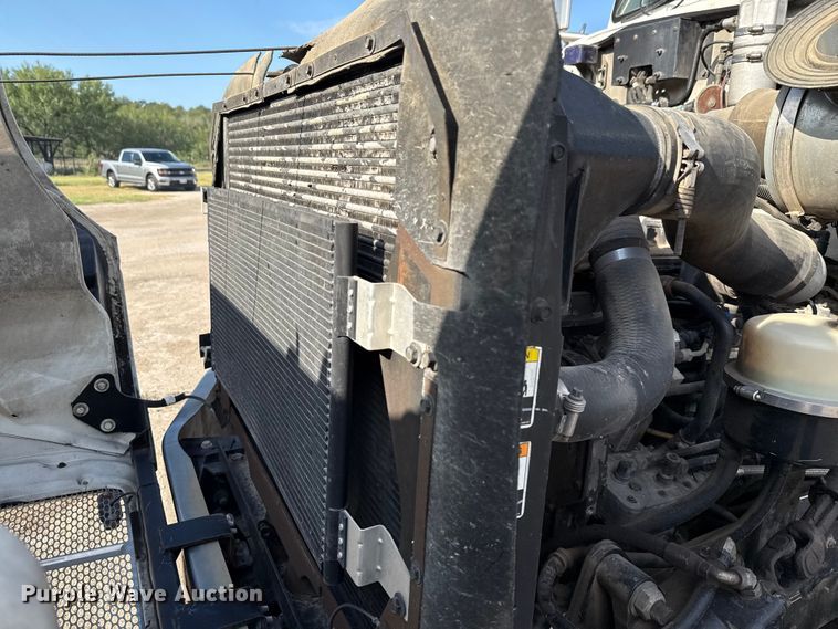 image for item ED5851 2007 Peterbilt 335 flatbed truck