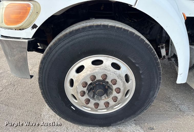 image for item ED5851 2007 Peterbilt 335 flatbed truck