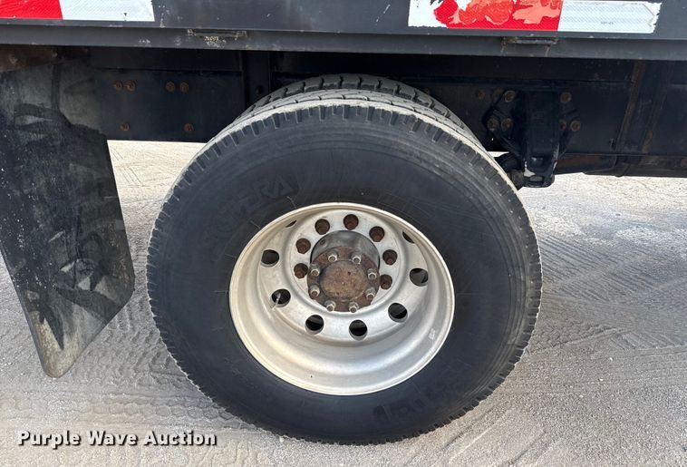 image for item ED5851 2007 Peterbilt 335 flatbed truck