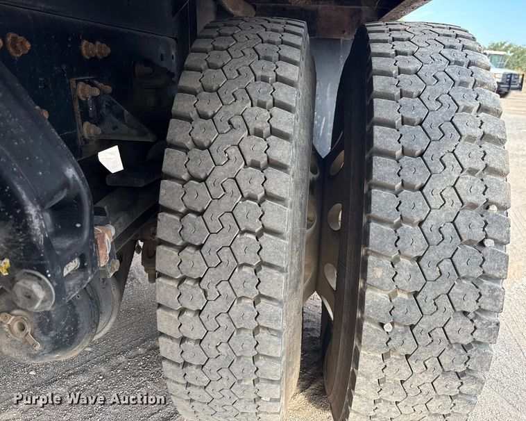 image for item ED5851 2007 Peterbilt 335 flatbed truck