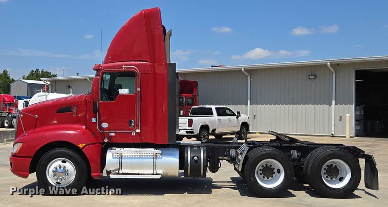 image for item EF1853 2012 Kenworth T660 semi truck