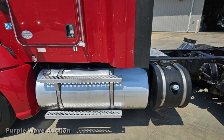 image for item EF1853 2012 Kenworth T660 semi truck