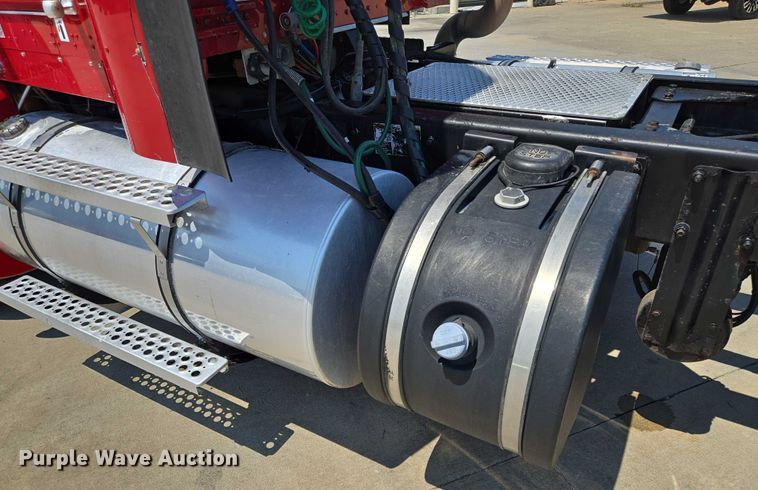 image for item EF1853 2012 Kenworth T660 semi truck