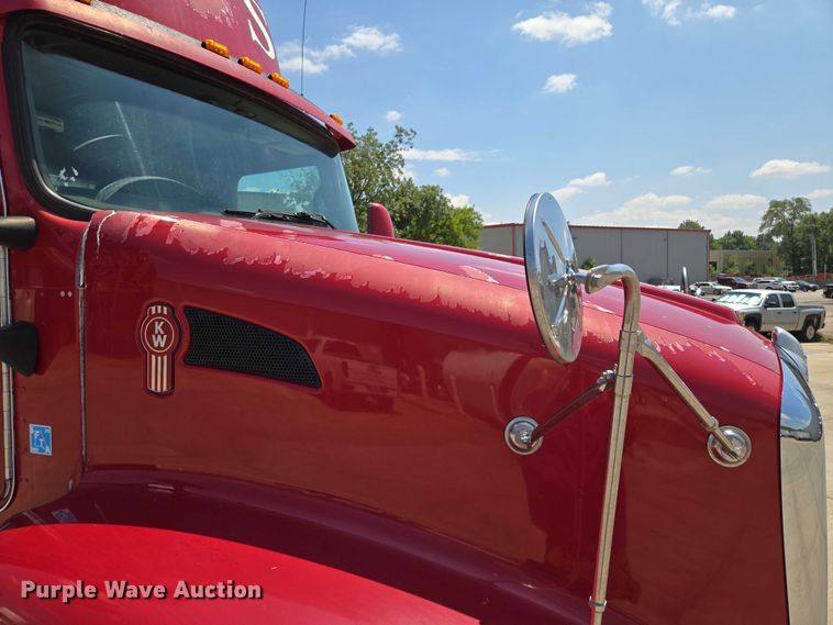 image for item EF1853 2012 Kenworth T660 semi truck