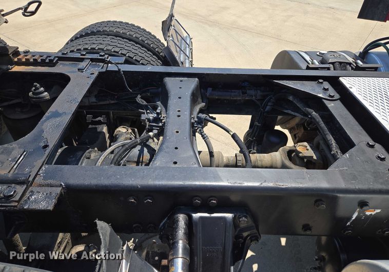 image for item EF1853 2012 Kenworth T660 semi truck