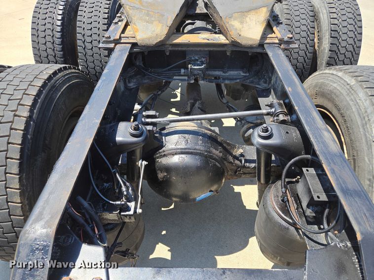 image for item EF1853 2012 Kenworth T660 semi truck