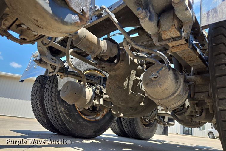 image for item EF1853 2012 Kenworth T660 semi truck